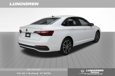 Used 2023 Volkswagen Jetta Sport image 3