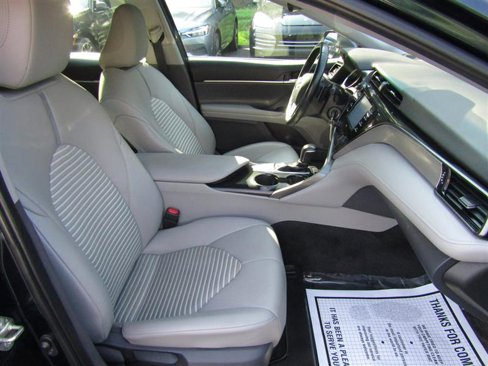 Used 2020 Toyota Camry SE image 32