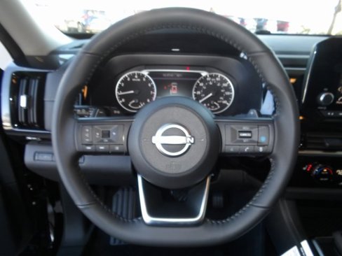 New 2025 Nissan Pathfinder SV image 31