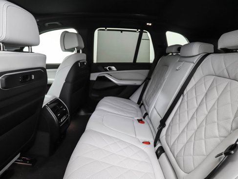 New 2026 BMW X5 M60i image 23