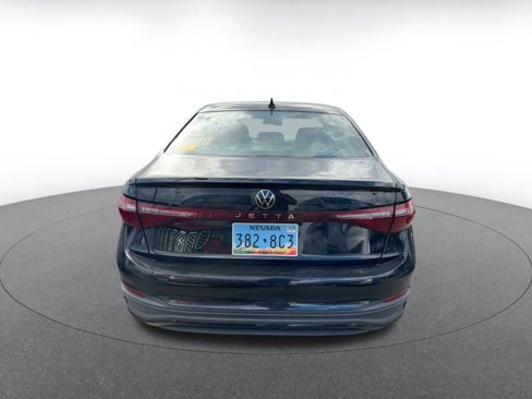 Used 2025 Volkswagen Jetta Sport image 4