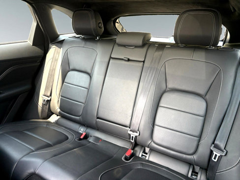 Used 2019 Jaguar F-PACE R-Sport image 33