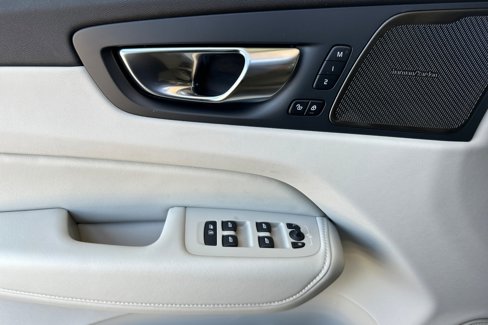 New 2026 Volvo XC60 B5 Ultra image 9