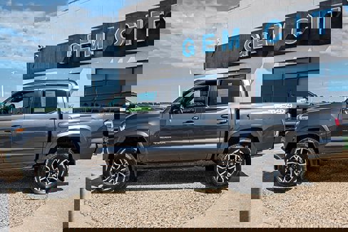 Used 2023 Toyota Tacoma TRD Sport image 2