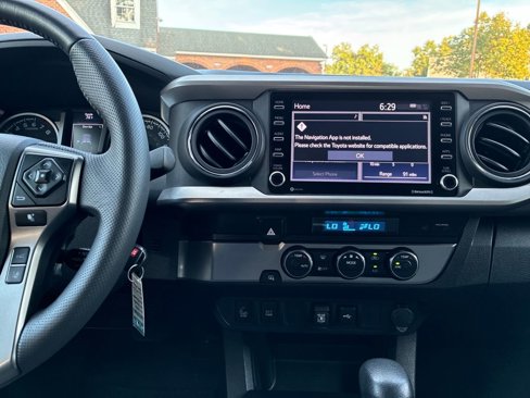Used 2022 Toyota Tacoma SR5 w/ Technology Package image 18