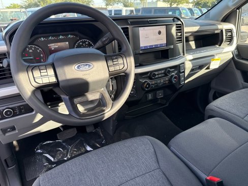 New 2025 Ford F350 4x4 Regular Cab Super Duty image 4