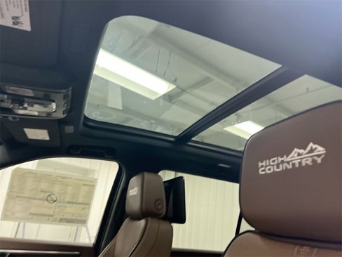 New 2026 Chevrolet Suburban High Country image 19
