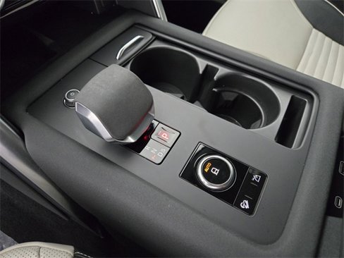 Certified 2024 Land Rover Discovery Dynamic SE image 24