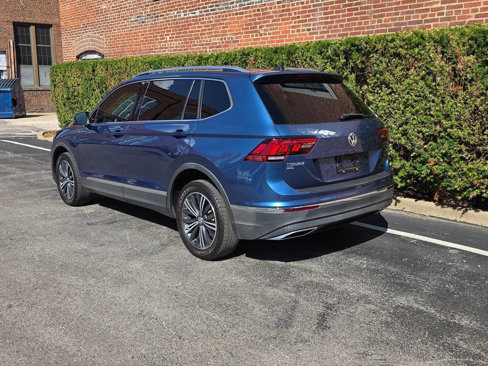 Used 2018 Volkswagen Tiguan SEL image 2