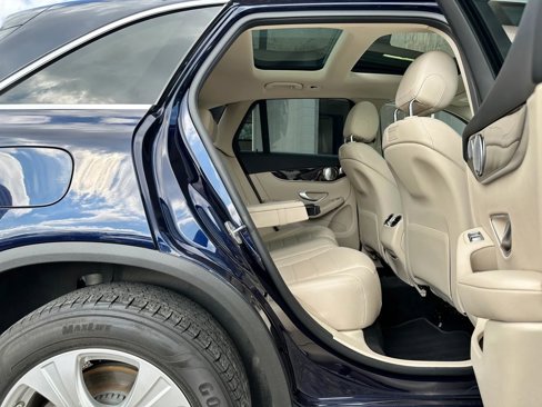 Used 2018 Mercedes-Benz GLC 300 4MATIC image 18