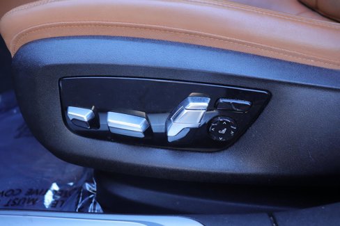 Used 2020 BMW 750i xDrive image 28