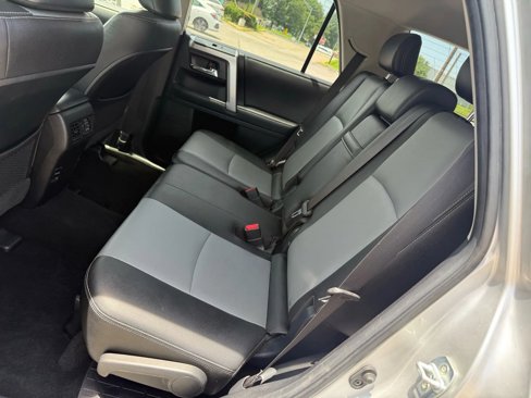 Used 2018 Toyota 4Runner SR5 Premium image 11