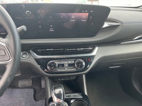 Used 2025 Buick Envista Sport Touring image 18