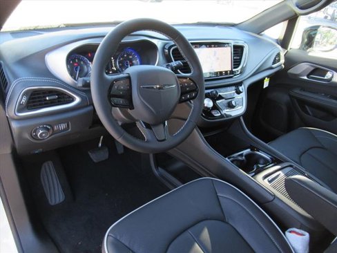 New 2026 Chrysler Pacifica Limited w/ S Appearance Package image 16