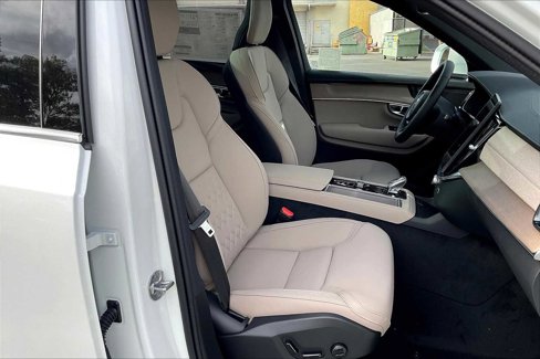 New 2026 Volvo XC90 B6 Plus w/ Protection Package Premier image 32