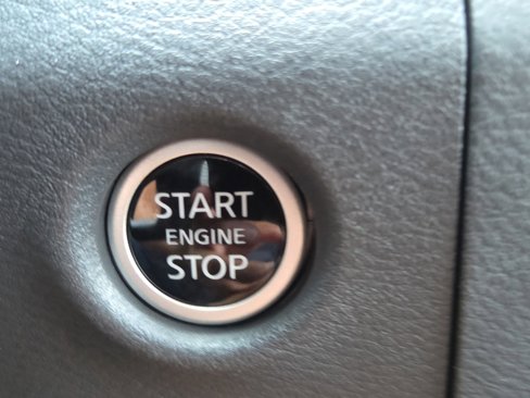 Used 2025 Nissan Frontier SV image 12