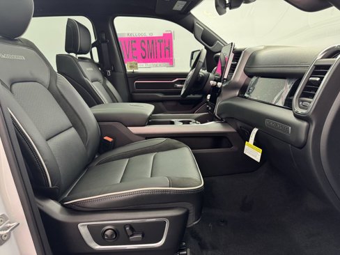 Used 2025 RAM 1500 Laramie w/ Night Edition image 15