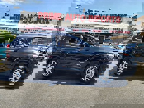 Used 2018 Jeep Cherokee Latitude image 1