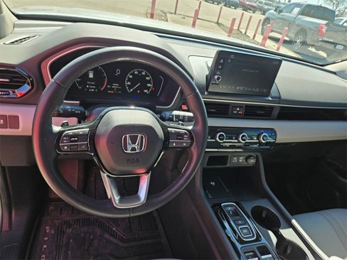 Used 2025 Honda Pilot EX-L image 18