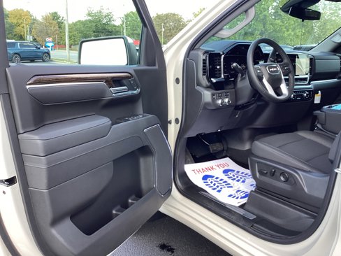 New 2026 GMC Sierra 1500 SLE w/ Preferred Package image 14
