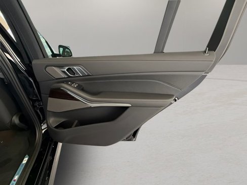 Used 2026 BMW X7 xDrive40i w/ M Sport Package image 32