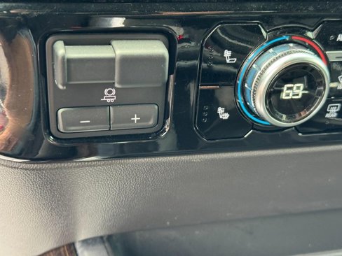Used 2024 GMC Sierra 1500 Elevation image 23