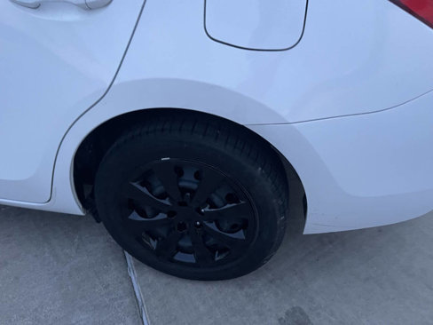 Used 2018 Toyota Corolla LE image 29