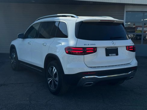 Used 2024 Mercedes-Benz GLB 250 4MATIC w/ Exclusive Package image 3