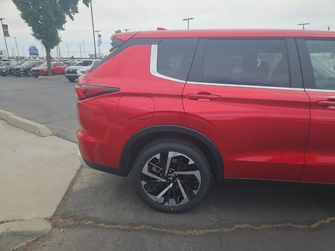 New 2025 Mitsubishi Outlander SE image 7