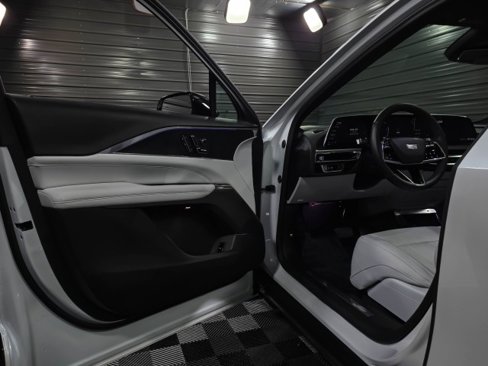 Used 2024 Cadillac Lyriq Luxury w/ LPO, Floor Liner Package image 34
