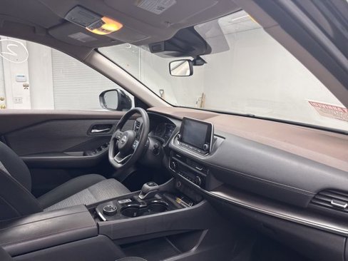 Used 2023 Nissan Rogue SV image 11