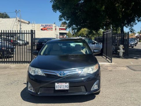 Used 2012 Toyota Camry XLE image 2