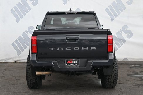 Used 2024 Toyota Tacoma TRD Off-Road image 5