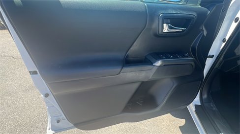 Used 2020 Toyota Tacoma TRD Sport w/ Technology Package image 11