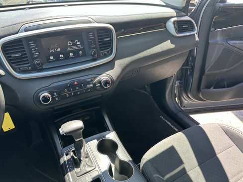 Used 2020 Kia Sorento AWD V6 image 10