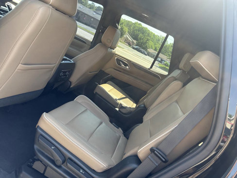 Used 2021 Chevrolet Tahoe Premier w/ Premium Package image 18