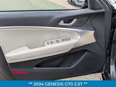 Used 2024 Genesis G70 2.5T image 11