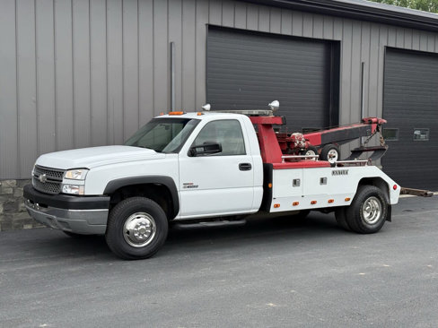 Used 2005 Chevrolet Silverado 3500 2WD Regular Cab w/ Heavy-Duty Power Package image 4