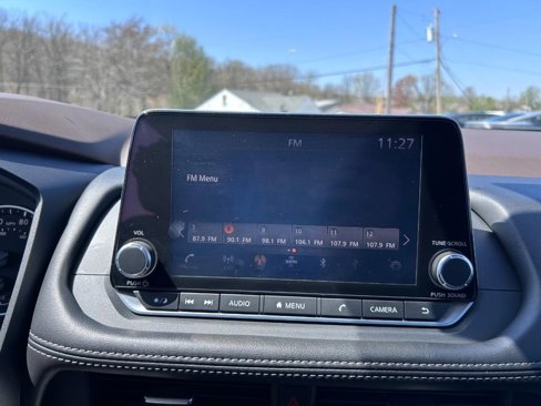 Used 2023 Nissan Rogue SV image 12