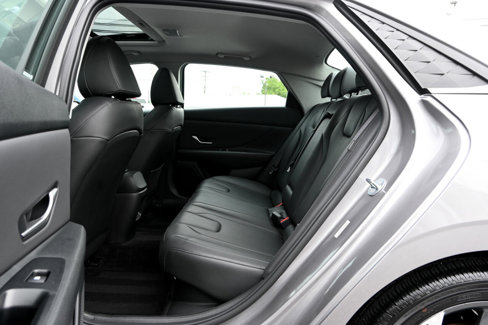 Used 2024 Hyundai Elantra Limited image 8