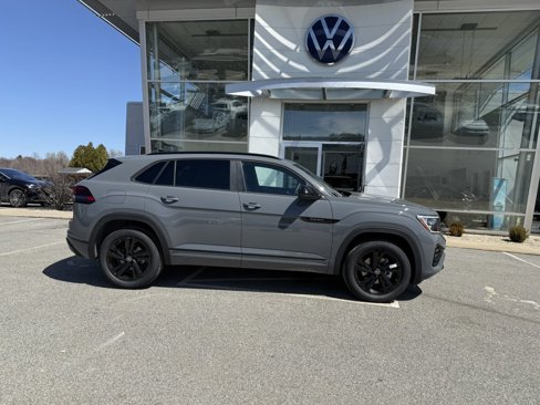 New 2025 Volkswagen Atlas Cross Sport SEL R-Line image 2
