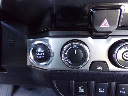Used 2016 Toyota Tacoma Limited image 49