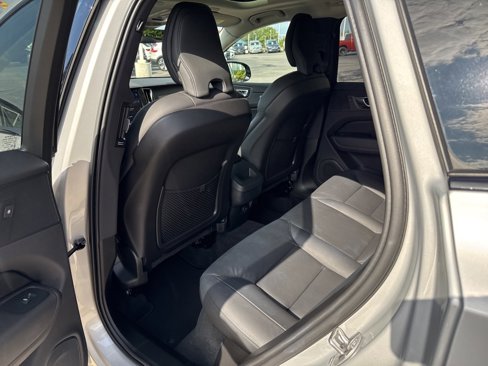 Certified 2025 Volvo XC60 B5 Plus image 31