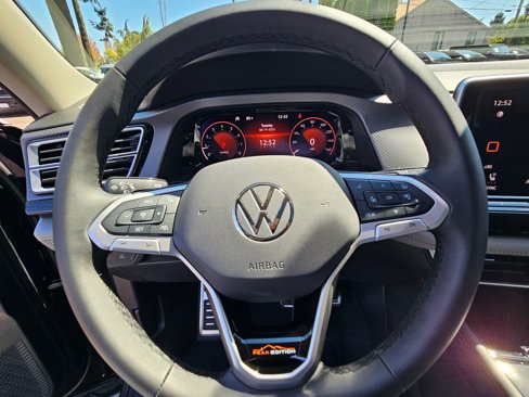 New 2025 Volkswagen Atlas Peak Edition SE image 14