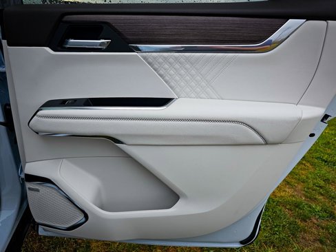 New 2026 GMC Acadia Denali w/ Super Cruise Package image 48