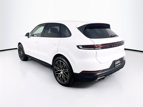 Used 2025 Porsche Cayenne image 3