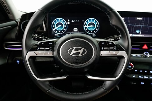 Used 2025 Hyundai Elantra SEL image 11