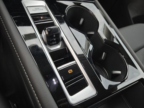 New 2025 Volkswagen Atlas SE image 13