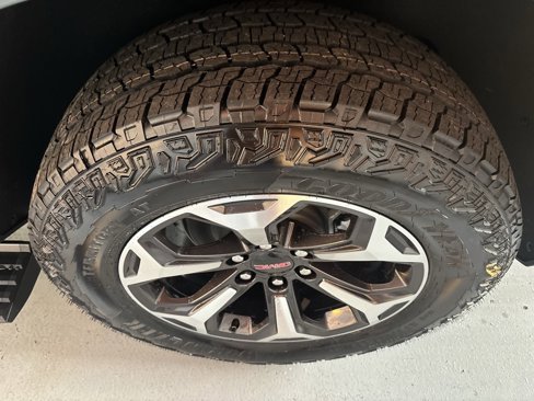 New 2026 GMC Yukon AT4 Ultimate w/ LPO, Floor Liner Package image 6