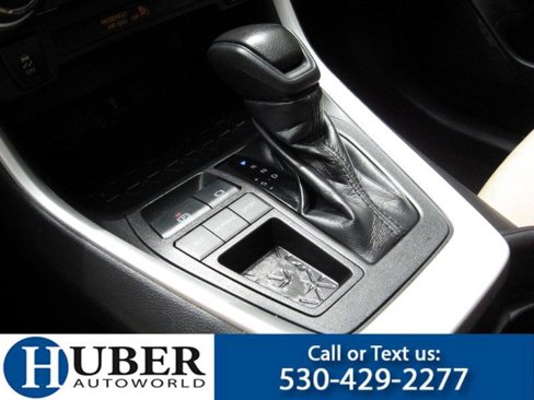 Used 2021 Toyota RAV4 XLE image 9